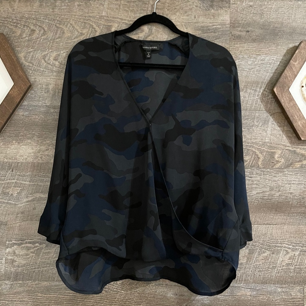 NWOT, Banana Republic Blue Camo Blouse, Small
